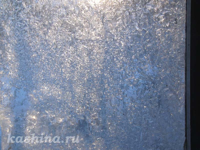 Frozen window in the sun, a photo by Evgeniya Kashina