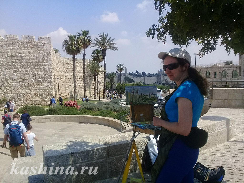 Евгения Кашина на пленэре в Иерусалиме, Старый город, Храм Гроба Господня, май 2017г